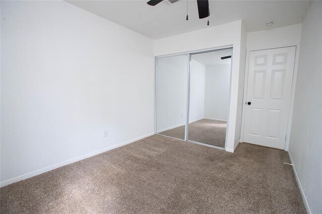 Building Photo - 1320 E Red Cedar Cir