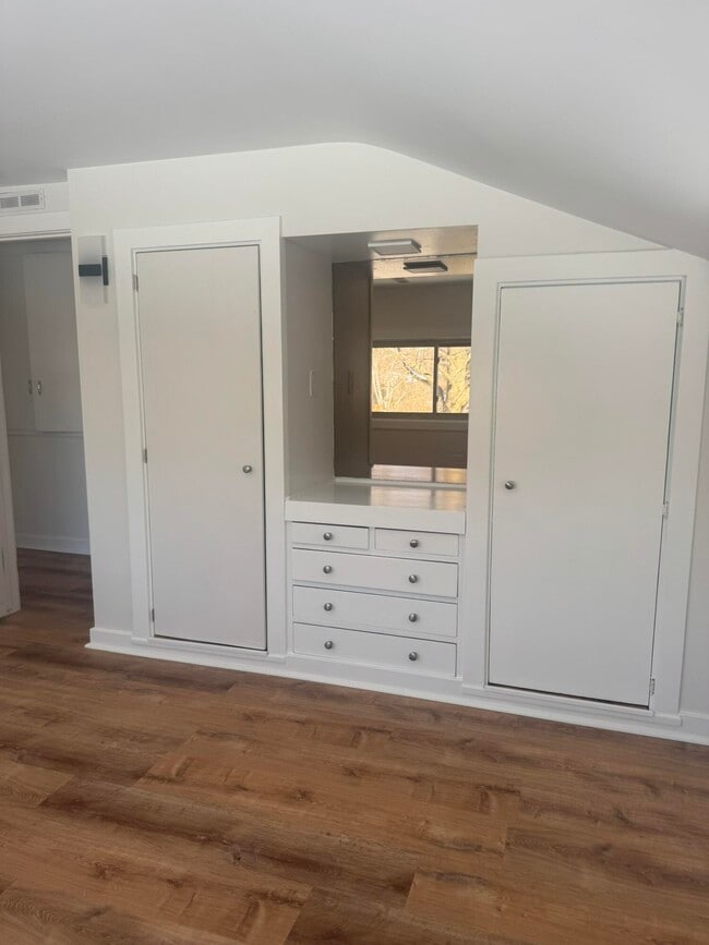 Building Photo - 3079 Pittsview Dr