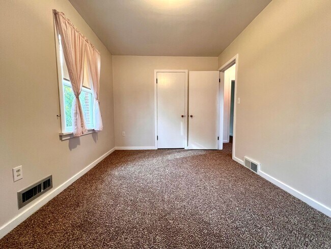 Building Photo - Non-Refundable & Security Deposit Total: $...