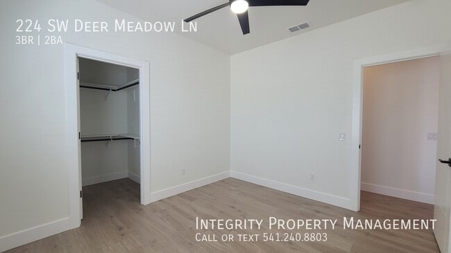 Building Photo - 224 Meadow Ln