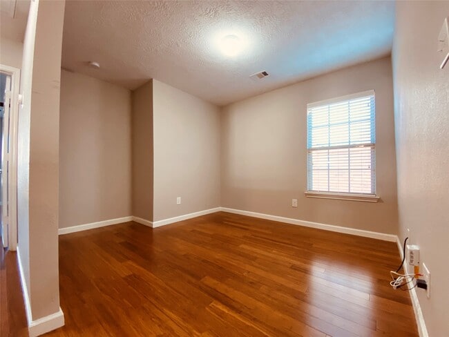 Building Photo - 29206 Legends Valley Dr