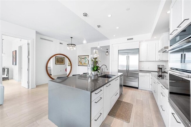 Building Photo - 1155 N Gulfstream Ave