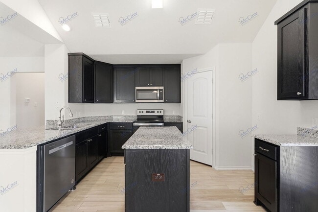 Building Photo - 422 Greenhaven Dr