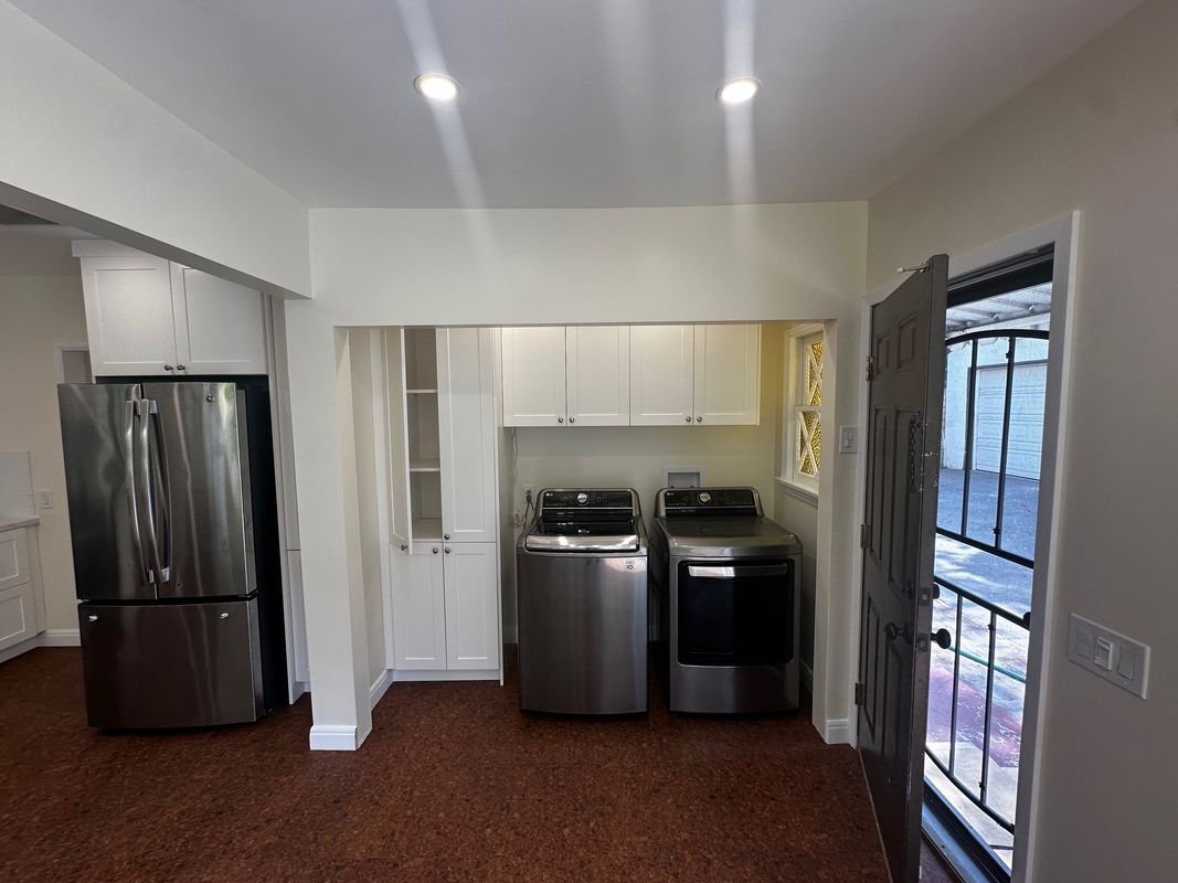 Building Photo - 2151 N Altadena Dr