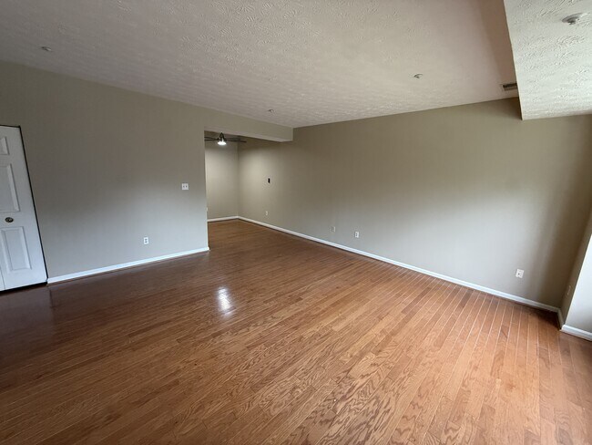 Building Photo - 6452 Benjamins Ct