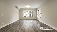 Building Photo - 2 bedroom in EVANSTON IL 60202