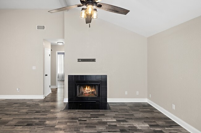 Building Photo - 3045 Yorktown Cir