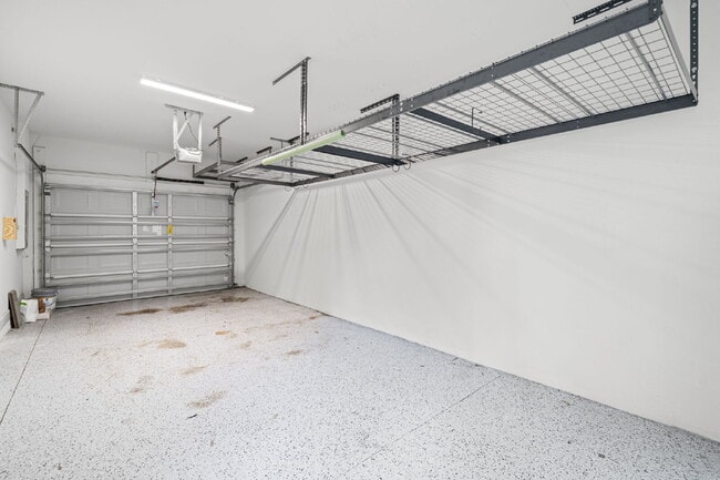 Building Photo - BEAUTIFUL Townhome For Rent in Downtown St Petersburg!