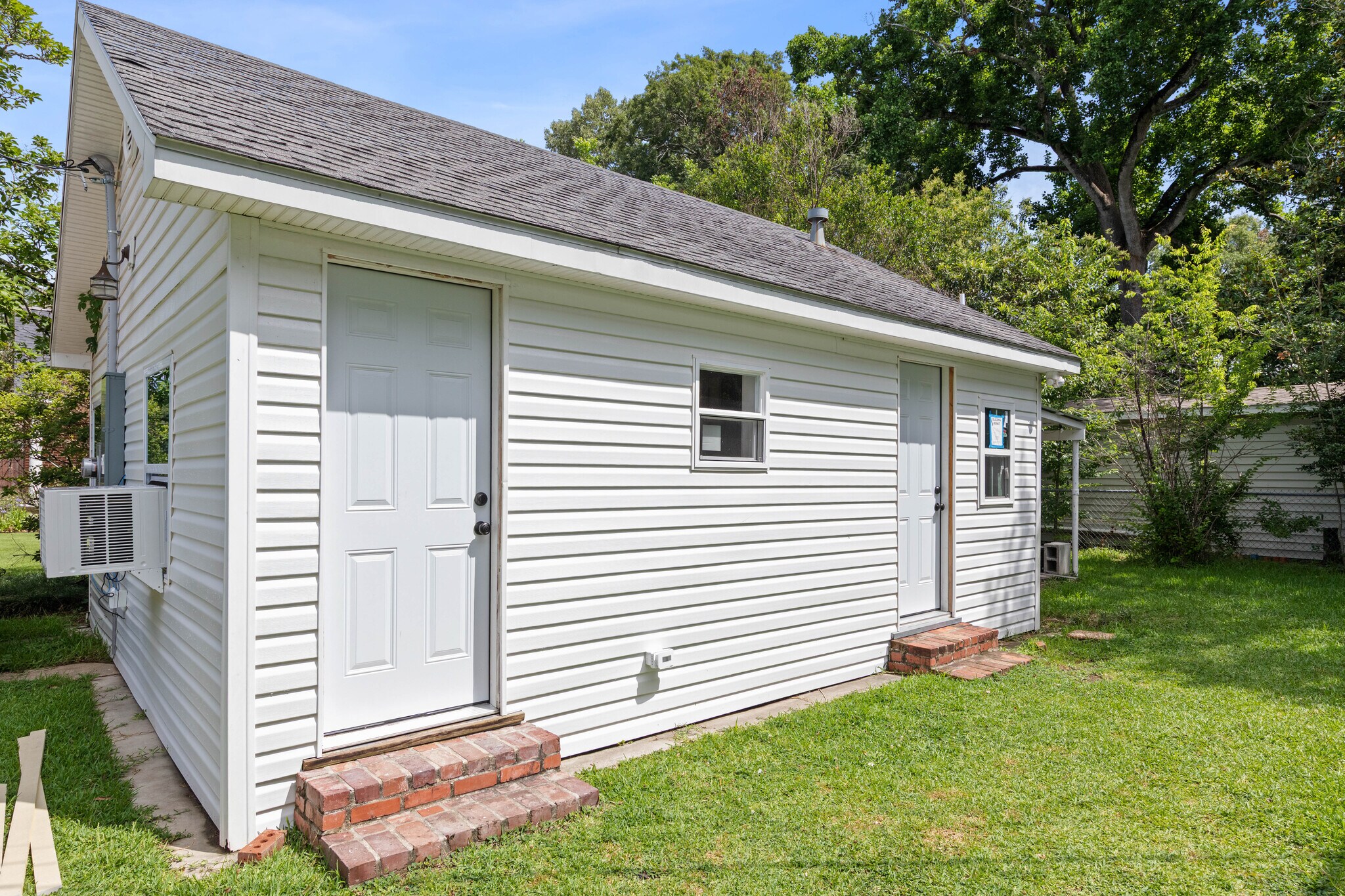 Building Photo - 228 Amelia St