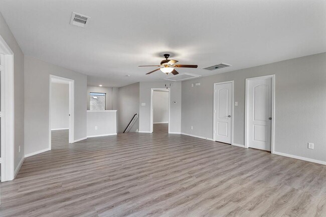 Building Photo - 2721 Sandberry Dr