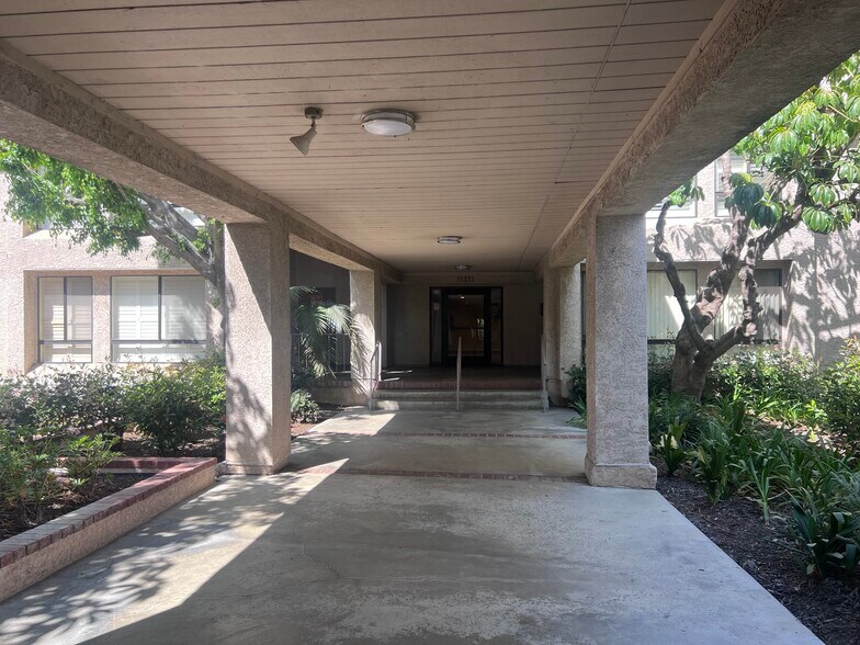Building Photo - 15231 Magnolia Blvd