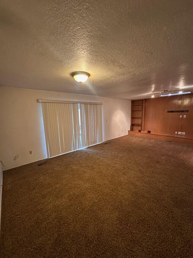 Building Photo - NE 2/BA 2/BA 2/CG