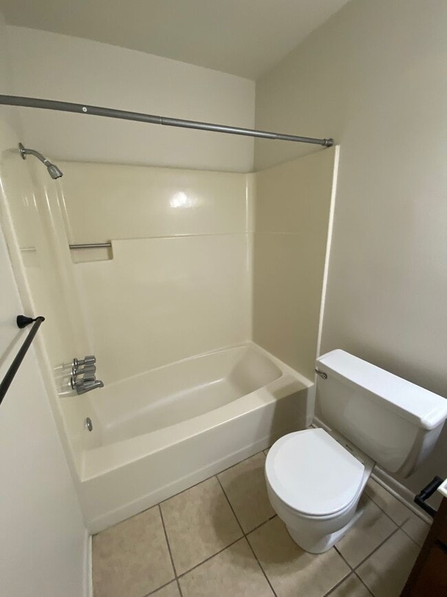 Building Photo - Duplex Homes 3/2/2