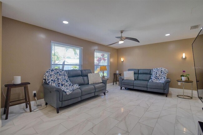 Building Photo - 2315 Minneola Rd