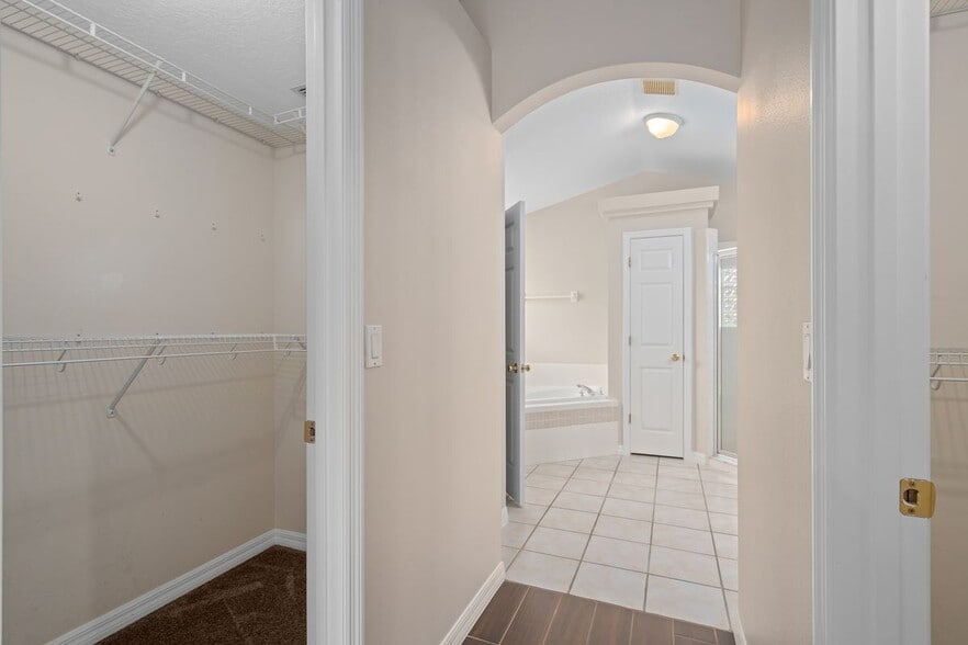 Building Photo - 1056 Princeton Dr