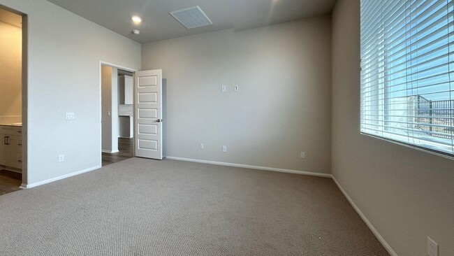 Building Photo - 35333 Hutchinson Pl