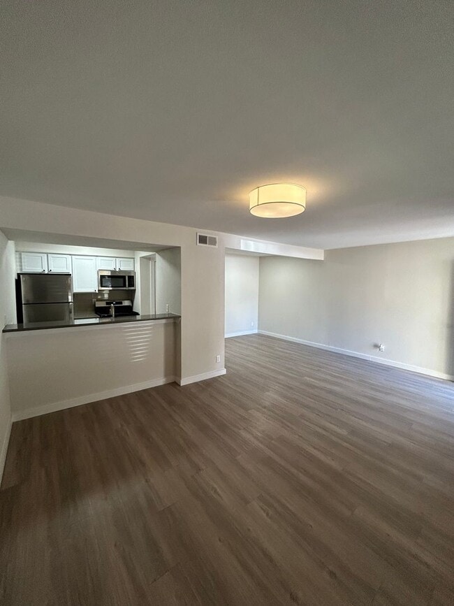 Interior Photo - Kensington Court