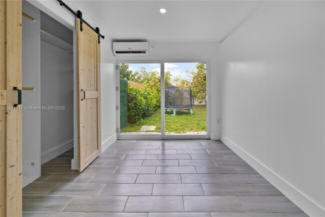 Building Photo - 16400 SW 100th Ct