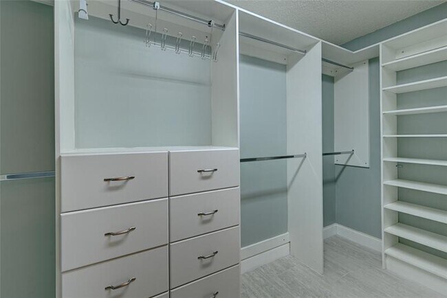 Building Photo - 8760 Azalea Ct