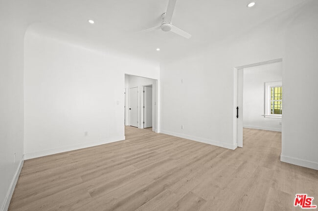 Building Photo - 1246 N Formosa Ave