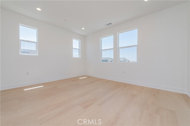 Building Photo - 446 Lobata