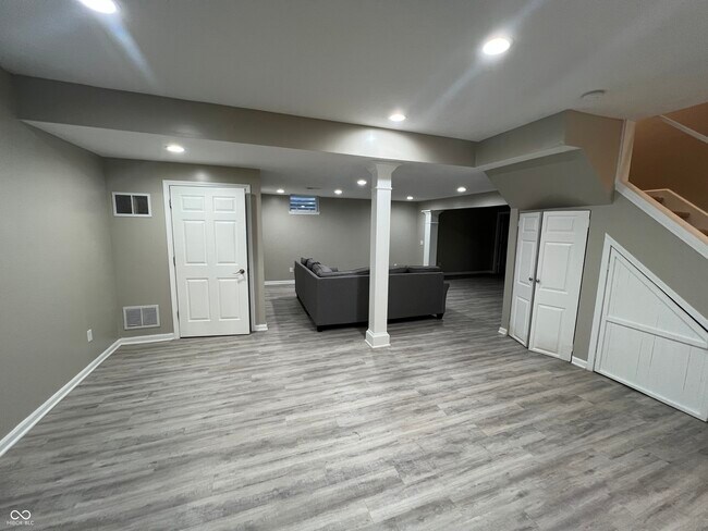 Building Photo - 344 W Columbine Ln