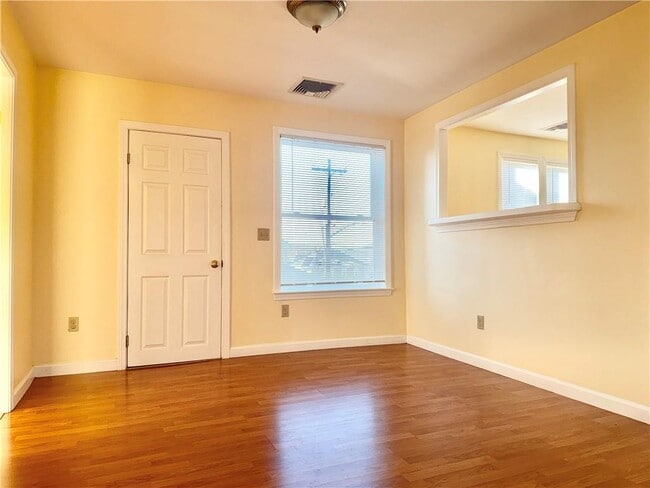 Building Photo - 1037 Cass Ave