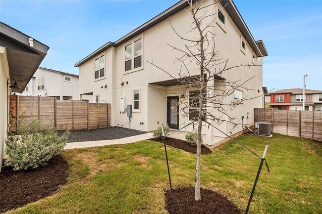 Building Photo - Baythorne Dr