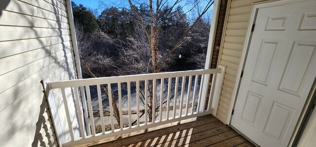 Building Photo - Great condo near Hanes Mall area, Clemmons and I40