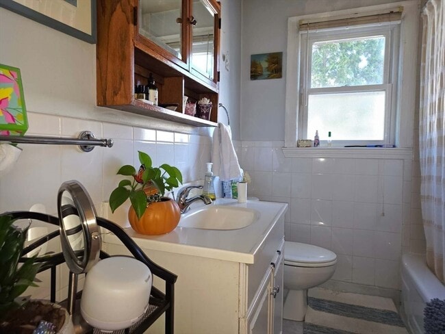 Building Photo - 70 Beaconwood Rd