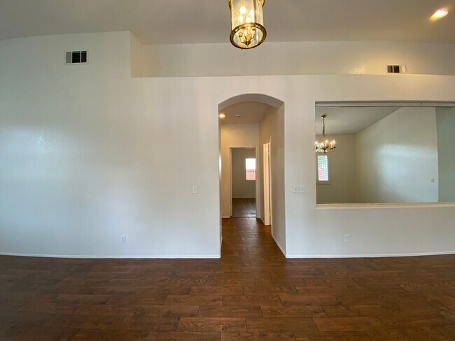 Building Photo - Spacious 3 Bedroom, 2 Bath located in Treasures of Caste Creek Community!