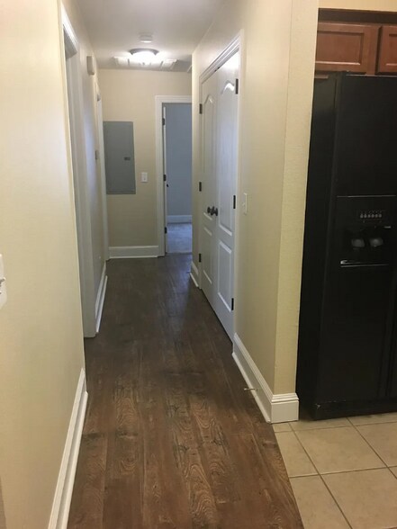 Building Photo - 890 W Cato Springs Rd