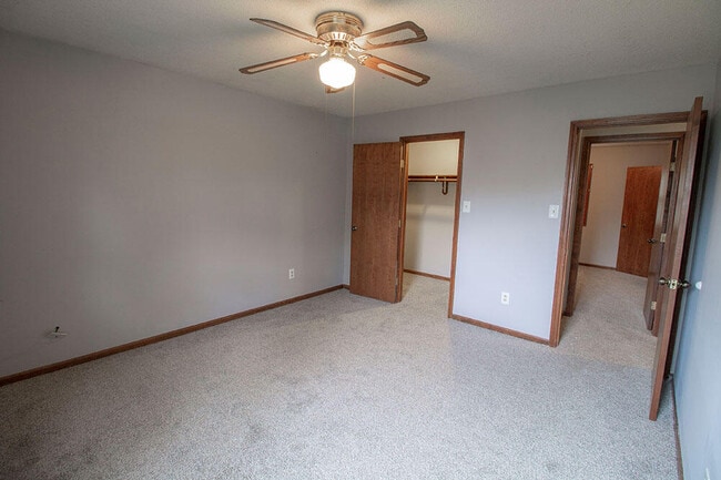 Building Photo - 2011 Bridgewater Dr