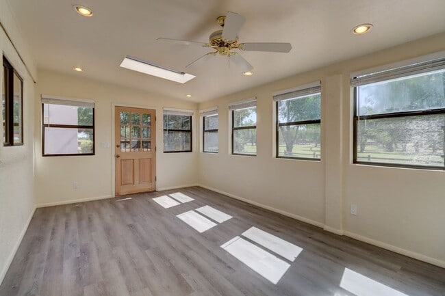 Building Photo - Home in Antelope Hills!