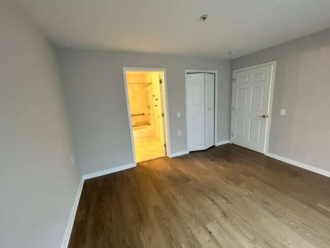 Building Photo - Live the Manayunk lifestyle you’ve been dreaming about — steps from Main Street, minutes from Cen...