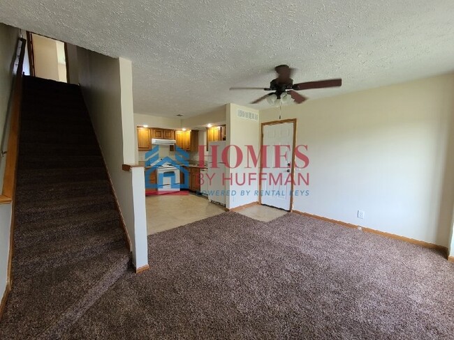 Building Photo - Three Bedroom Townhouse | Two Bath | Chandler