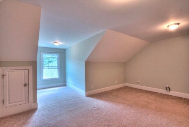 Building Photo - 3005 Daufaskie Rd