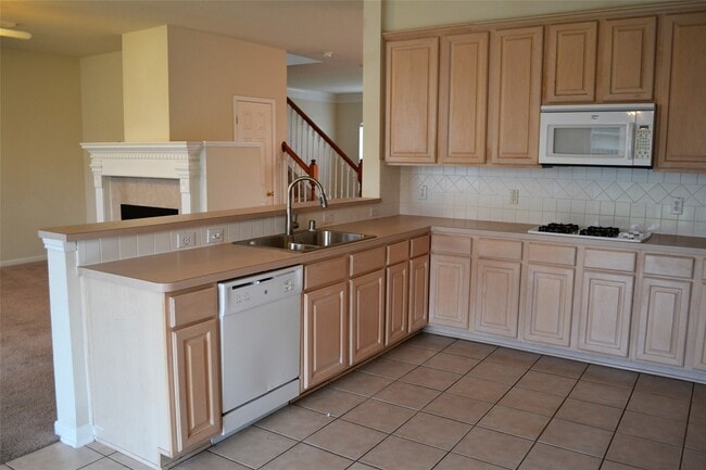 Building Photo - 5515 Gatesprings Ln