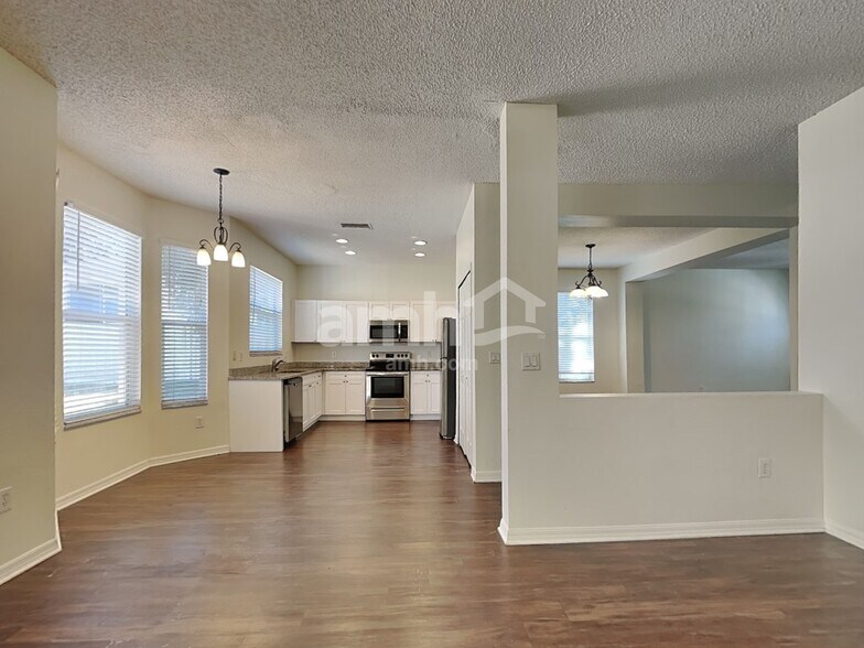 Building Photo - 716 Grand Canyon Dr