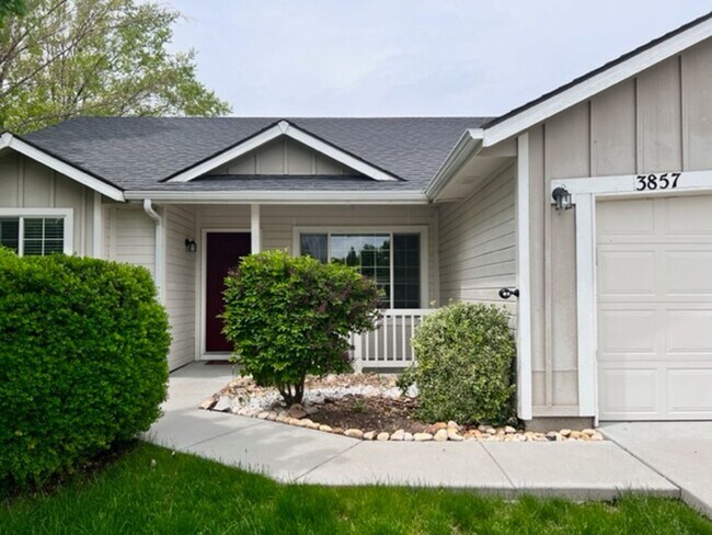Building Photo - Beautiful single level home in Meridian with Community Pool!!