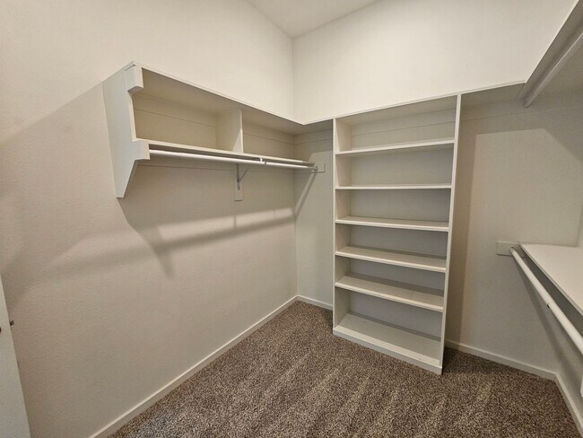 Building Photo - Minutes from Downtown, Uptown, Henderson, ...
