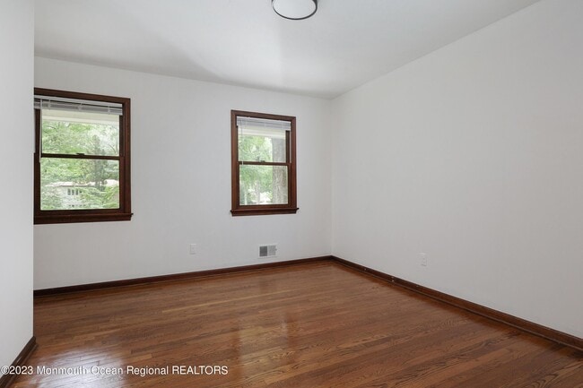 Building Photo - 18 Seven Oaks Dr