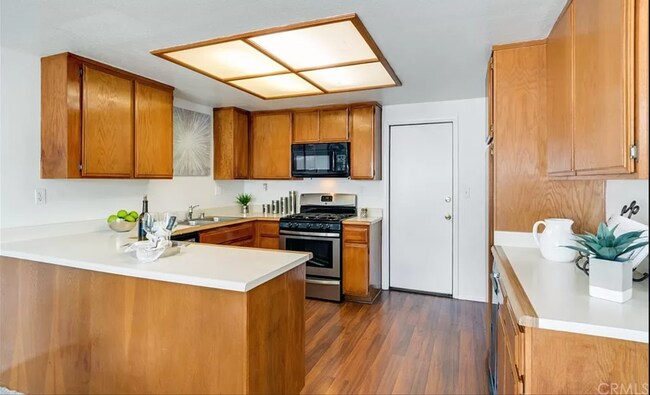 Building Photo - 2 bedroom, 2.5 bath