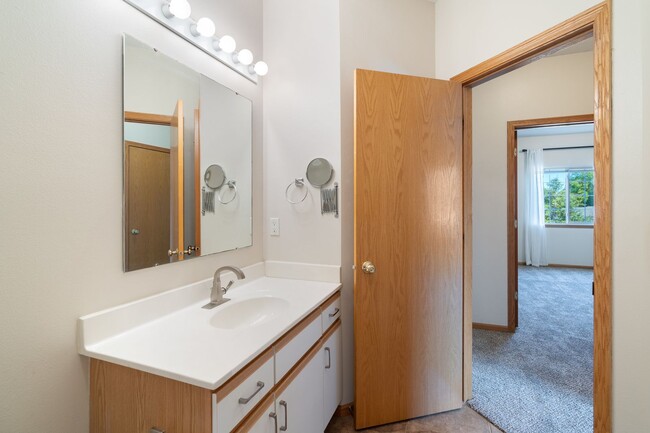 Building Photo - $1,150 | 2 Bedroom, 1 Bathroom Condo | Pet...