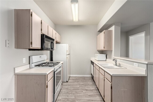 Building Photo - 7413 W Russell Rd