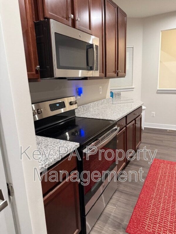 Building Photo - 659 Thomas Penn Dr