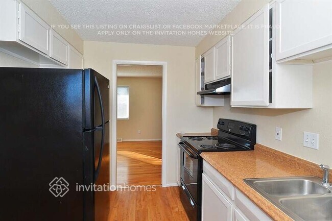 Building Photo - 423 S Potomac Cir