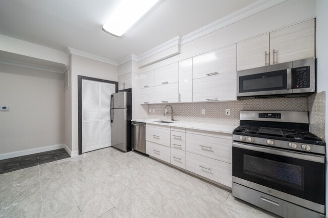 Primary Photo - 186 Kensington Ave