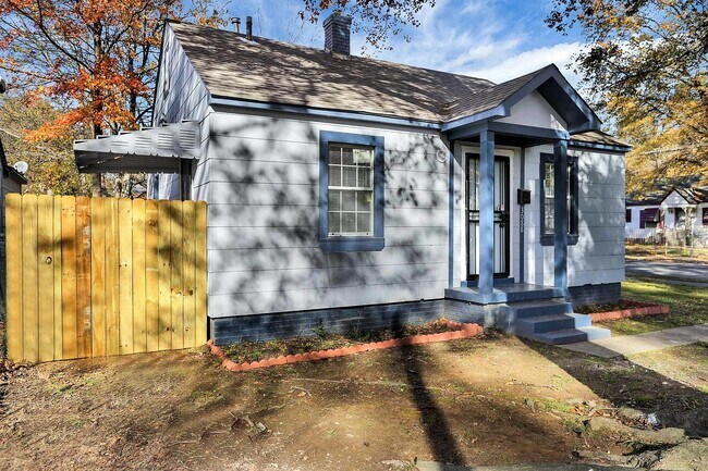 Building Photo - 3088 Manhattan Ave