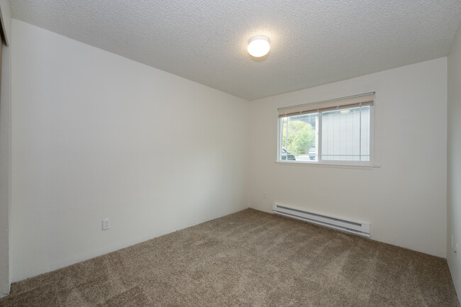 2 Bed 1 Bath - 800 Sq Ft - Warner Park Apartments